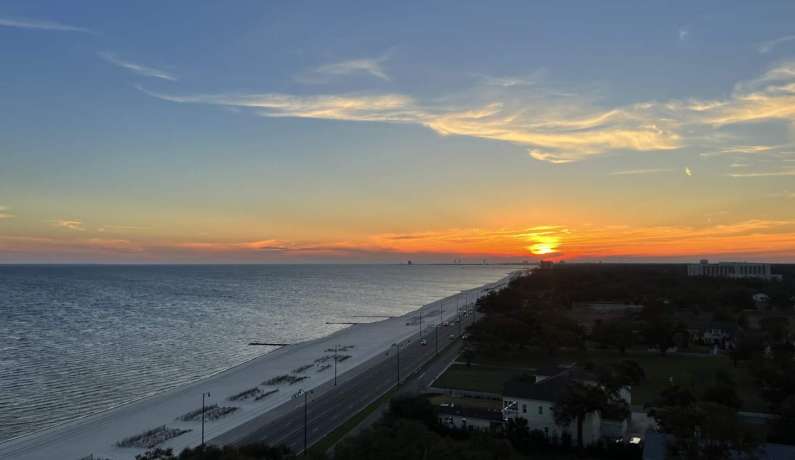 2228 Beach Dr. #1208